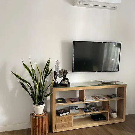 Charito 18 Apartment *